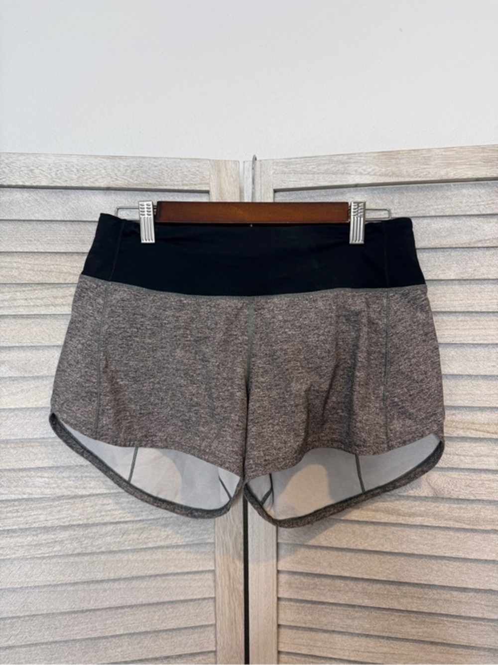 Lululemon Speed Up Shorts Women’s Size 6 Gray 4” High Rise